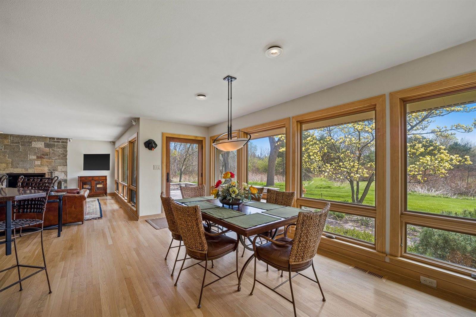 8350 North Pelican Ln, River Hills, WI 53217