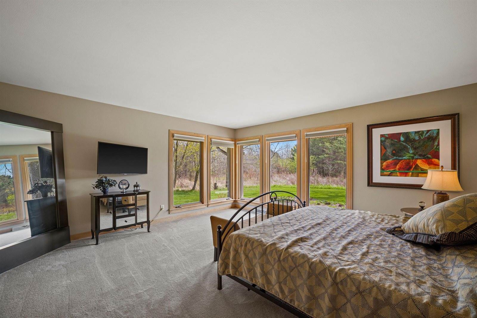 8350 North Pelican Ln, River Hills, WI 53217