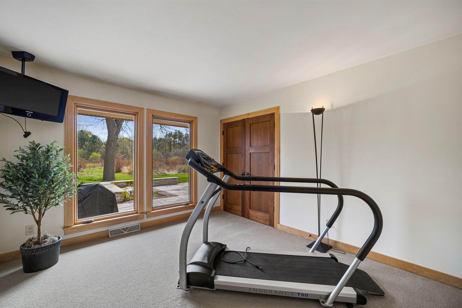 8350 North Pelican Ln, River Hills, WI 53217