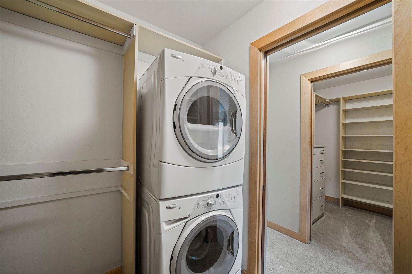 8350 North Pelican Ln, River Hills, WI 53217