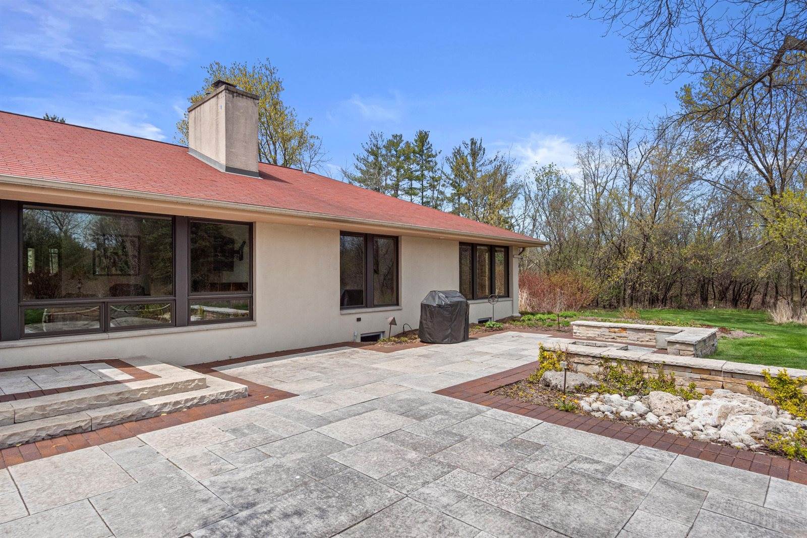 8350 North Pelican Ln, River Hills, WI 53217