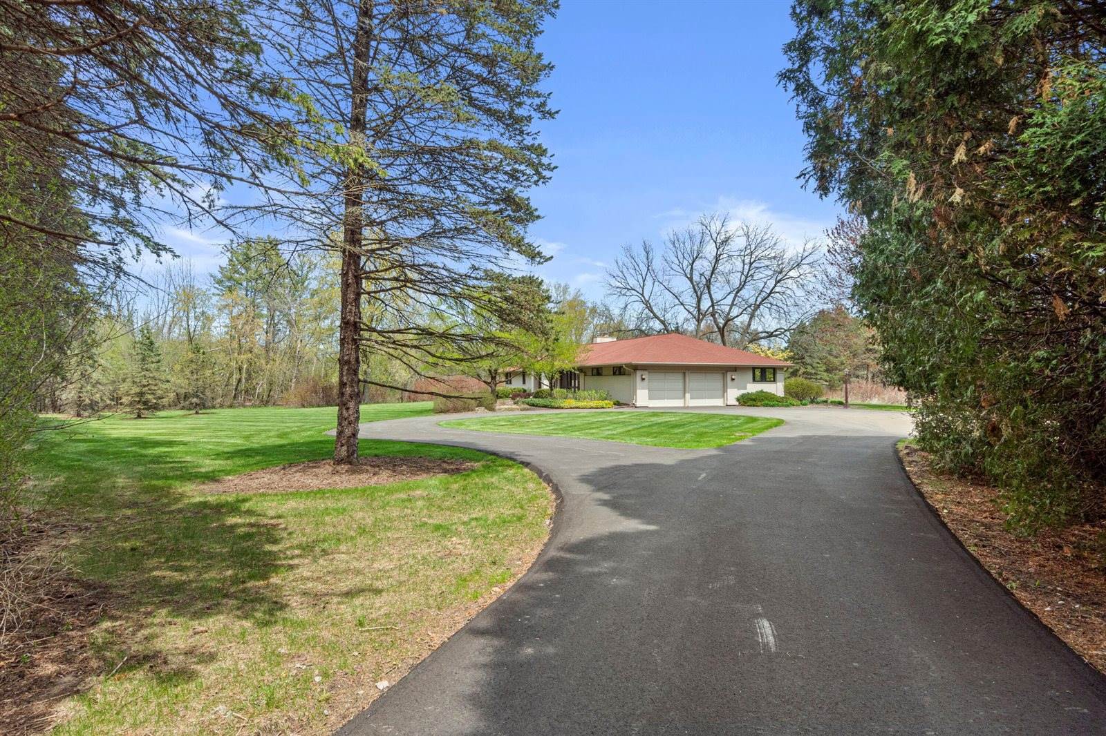 8350 North Pelican Ln, River Hills, WI 53217