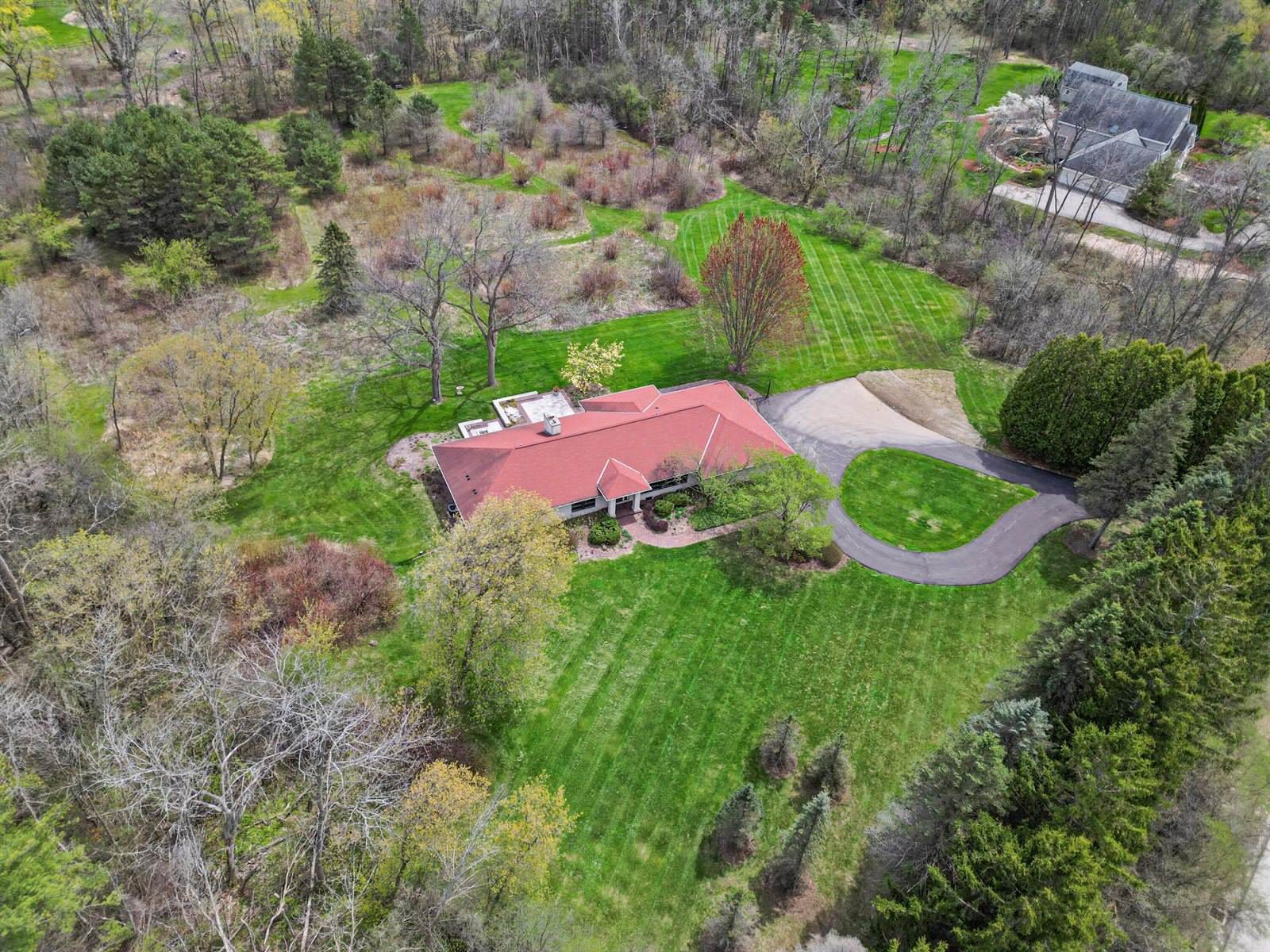 8350 North Pelican Ln, River Hills, WI 53217