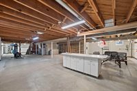 8350 North Pelican Ln, River Hills, WI 53217