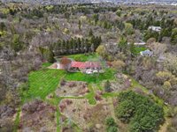 8350 North Pelican Ln, River Hills, WI 53217