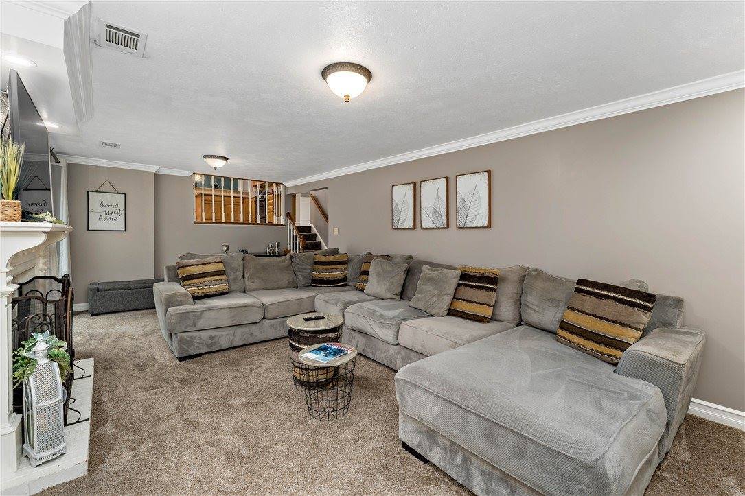 2381 Harrow Rd, Upper Saint Clair, PA 15241