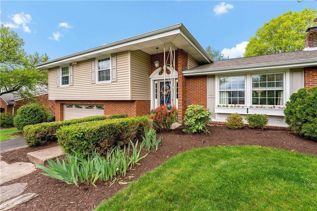 2381 Harrow Rd, Upper Saint Clair, PA 15241
