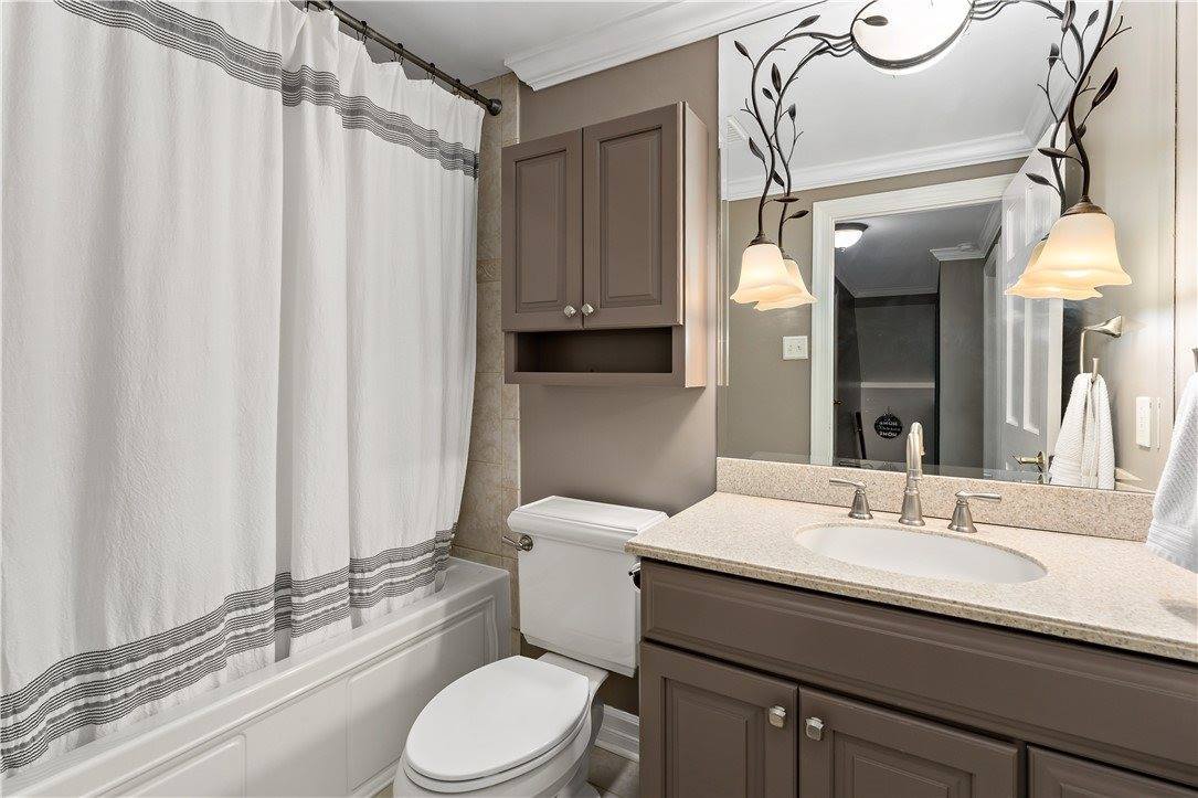 2381 Harrow Rd, Upper Saint Clair, PA 15241