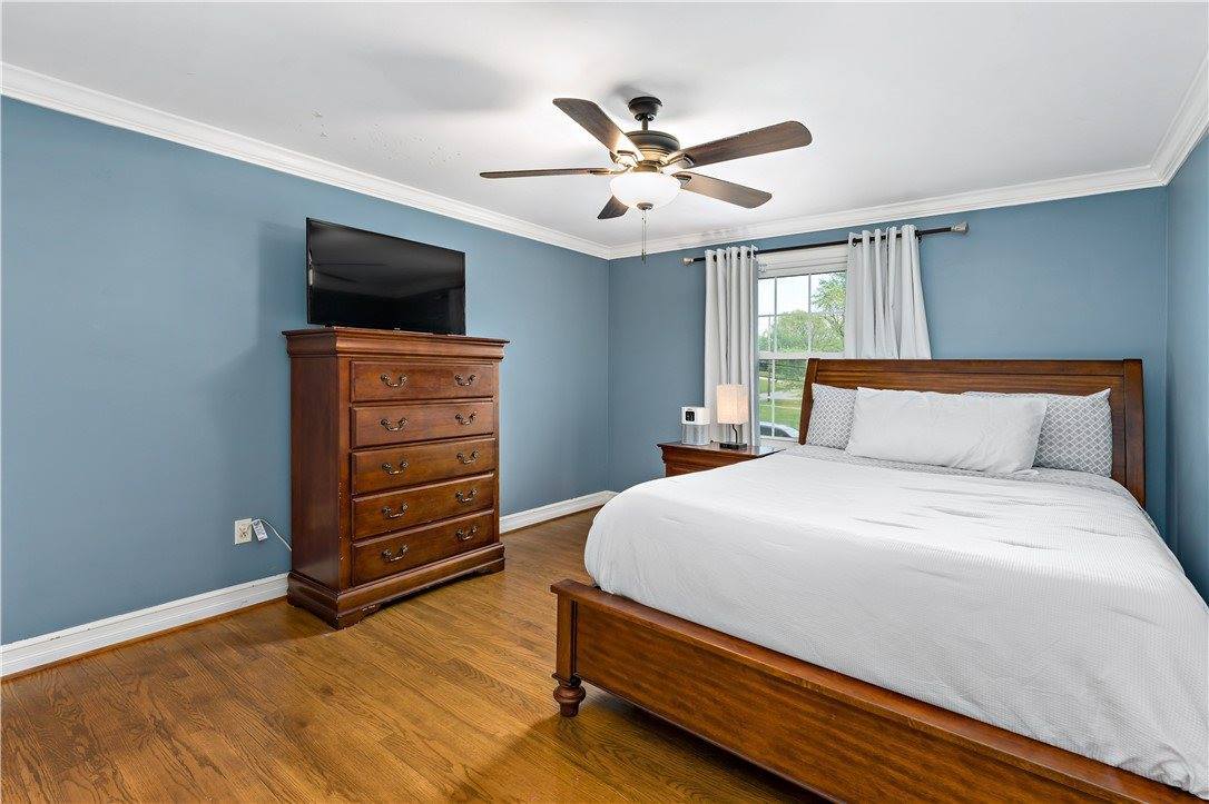 2381 Harrow Rd, Upper Saint Clair, PA 15241