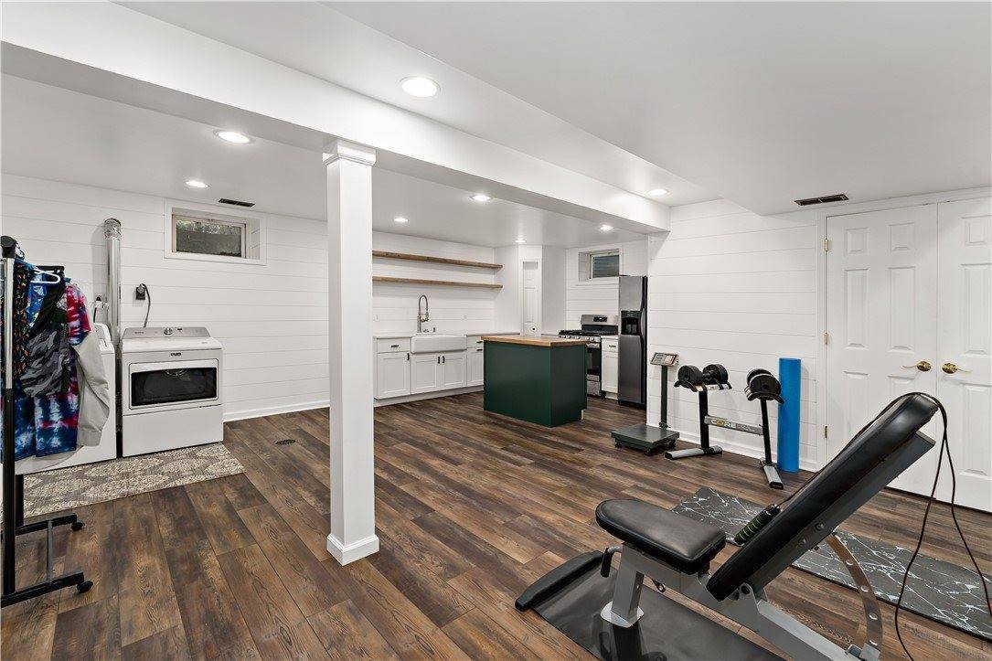 2381 Harrow Rd, Upper Saint Clair, PA 15241