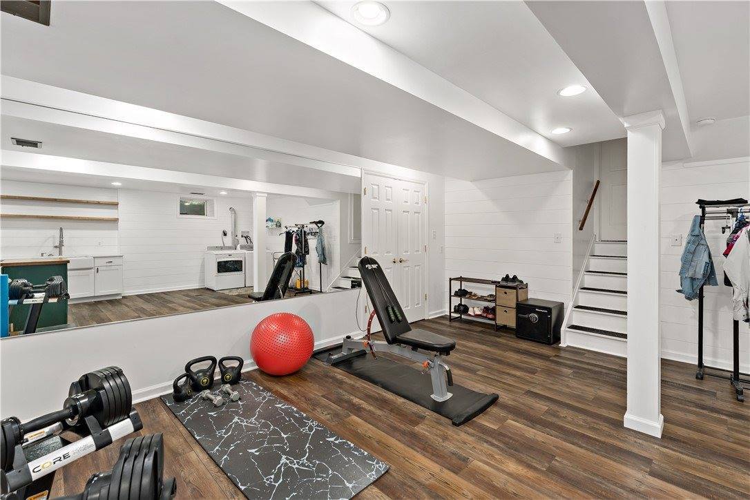 2381 Harrow Rd, Upper Saint Clair, PA 15241