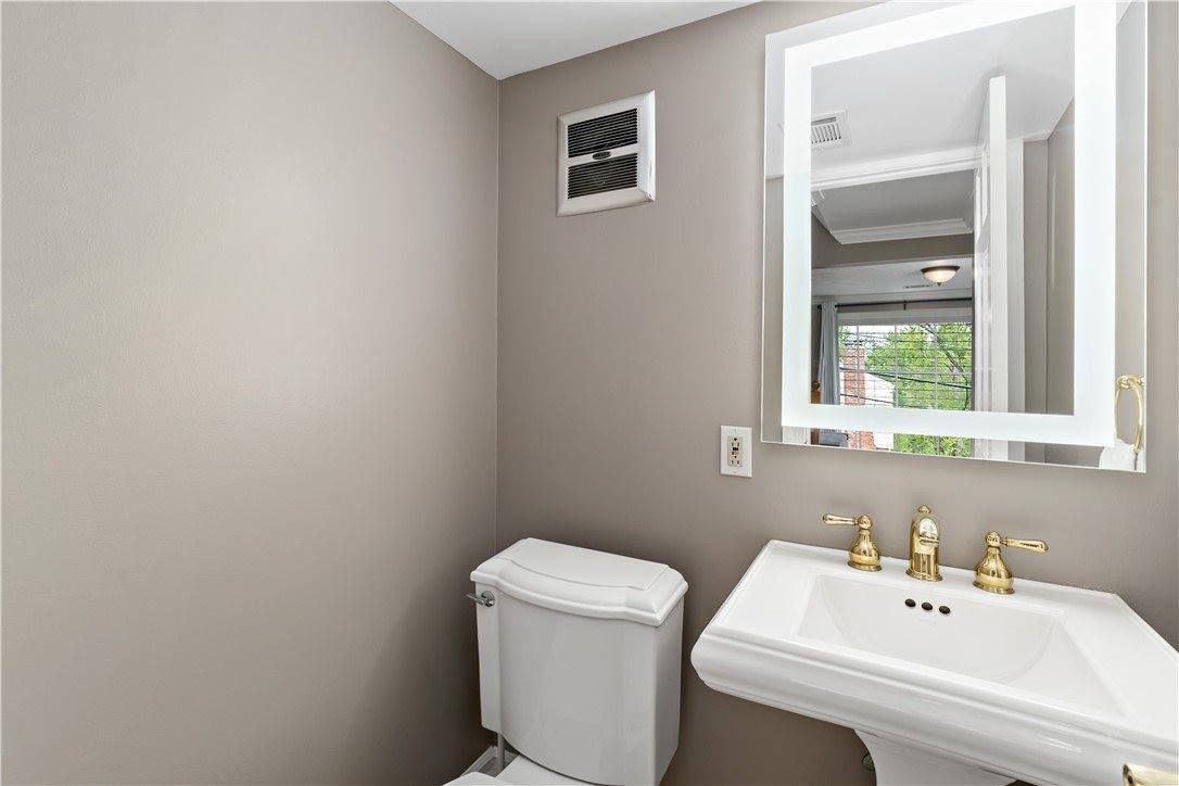 2381 Harrow Rd, Upper Saint Clair, PA 15241