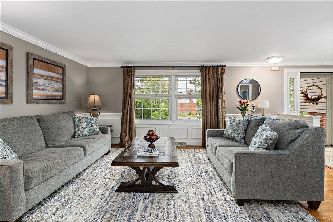 2381 Harrow Rd, Upper Saint Clair, PA 15241