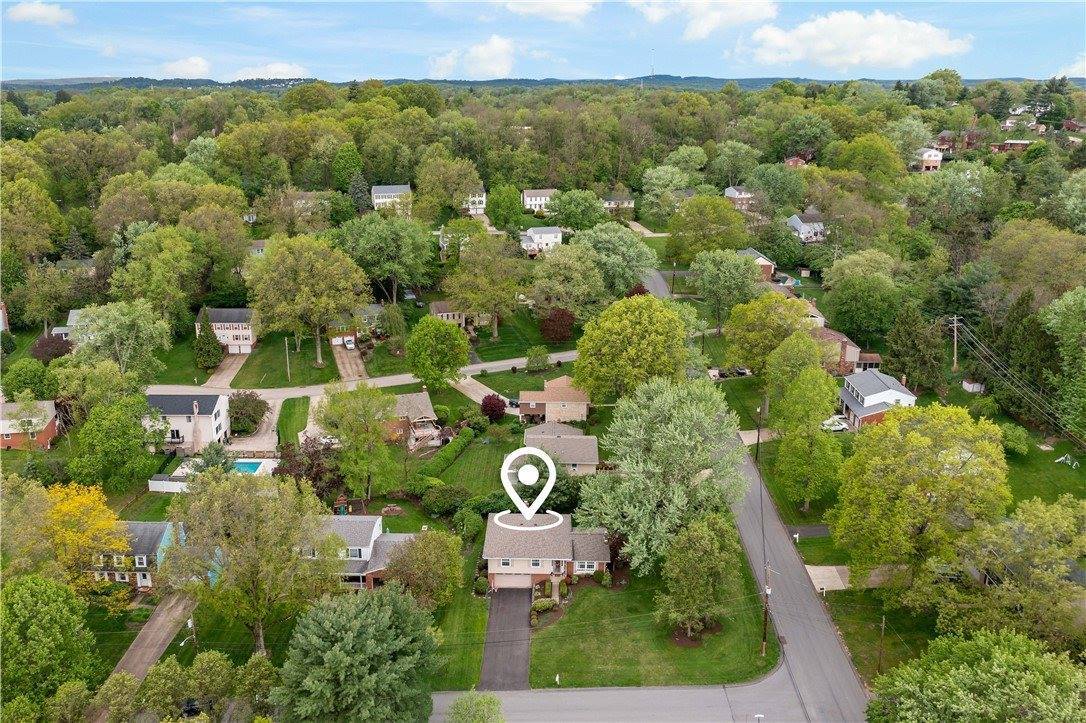 2381 Harrow Rd, Upper Saint Clair, PA 15241