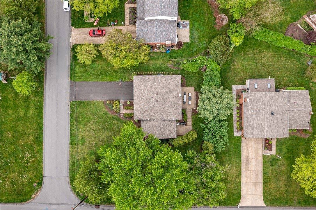 2381 Harrow Rd, Upper Saint Clair, PA 15241