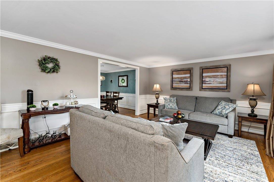 2381 Harrow Rd, Upper Saint Clair, PA 15241