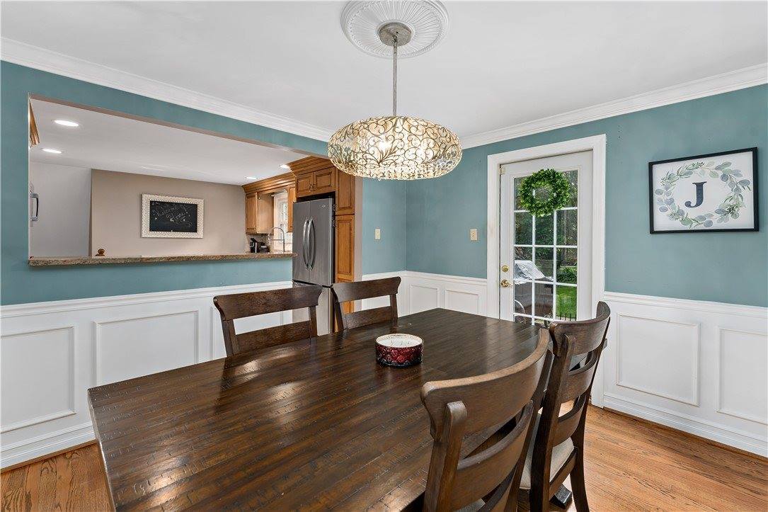 2381 Harrow Rd, Upper Saint Clair, PA 15241