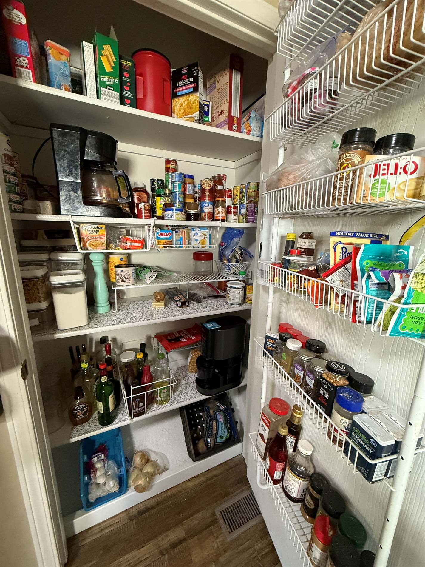 7408 SW 27th St, Topeka, KS 66614