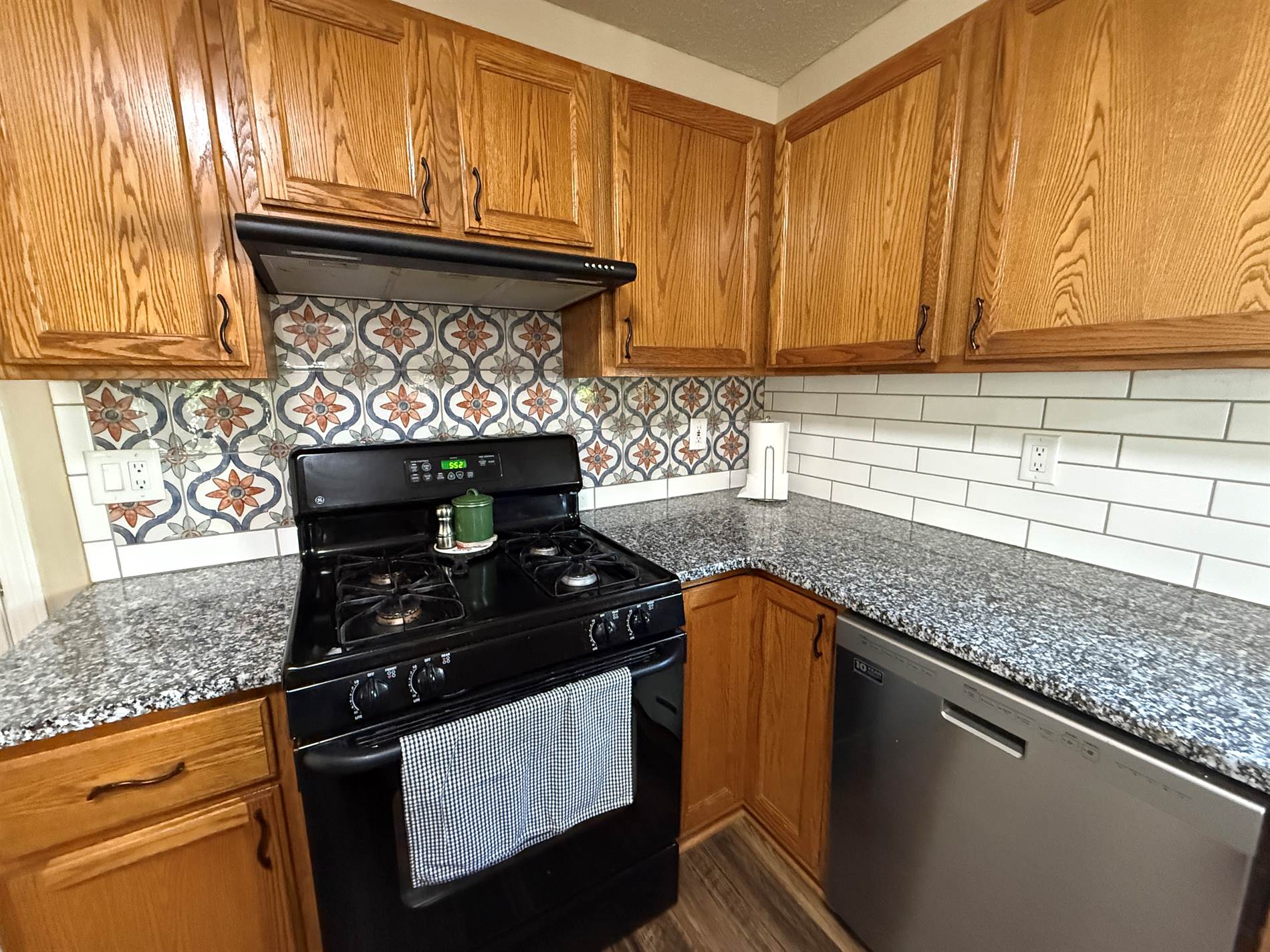 7408 SW 27th St, Topeka, KS 66614