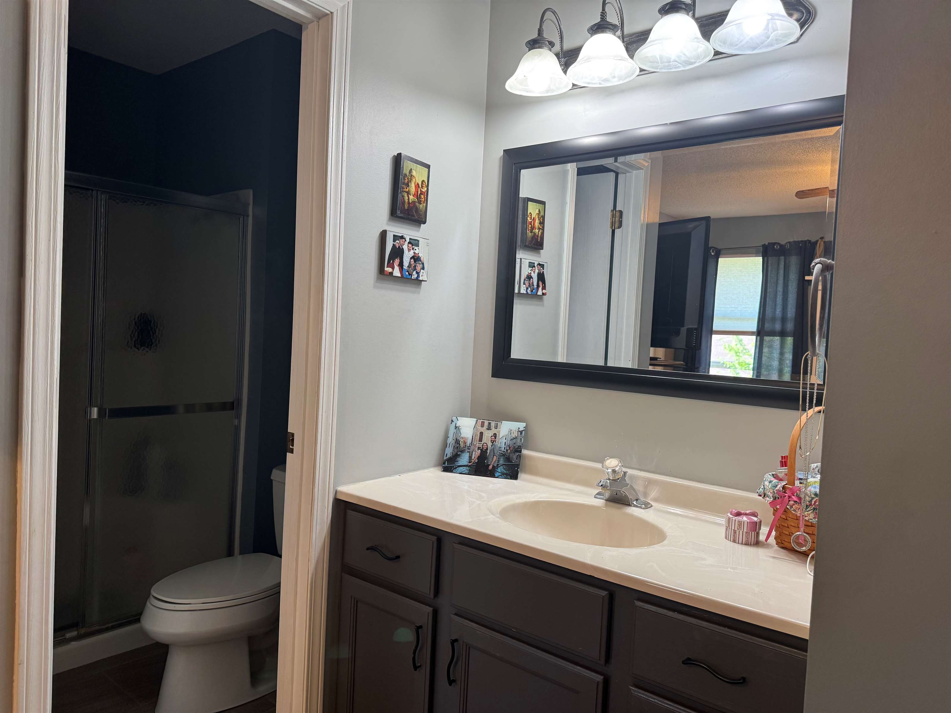 7408 SW 27th St, Topeka, KS 66614