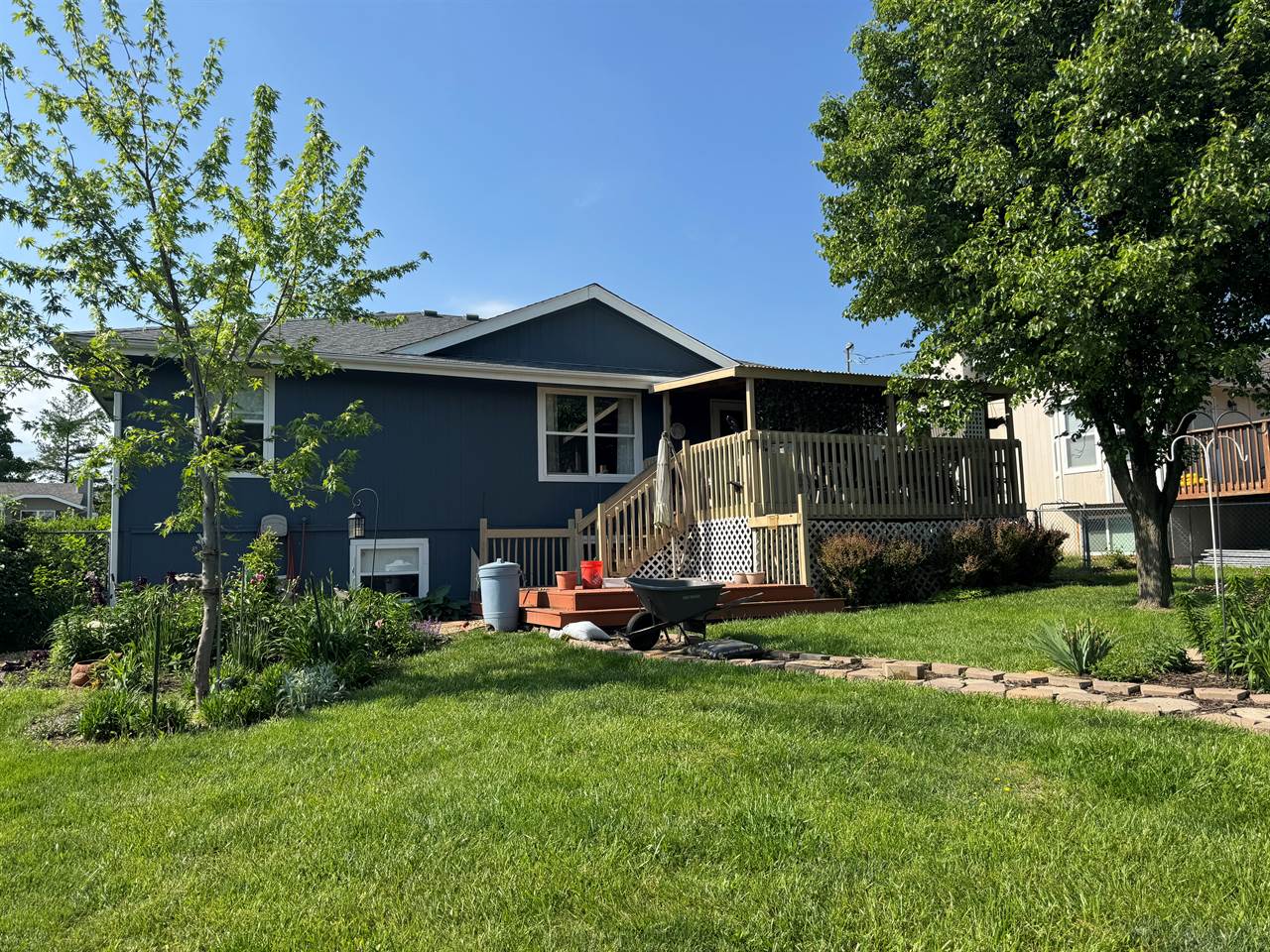 7408 SW 27th St, Topeka, KS 66614