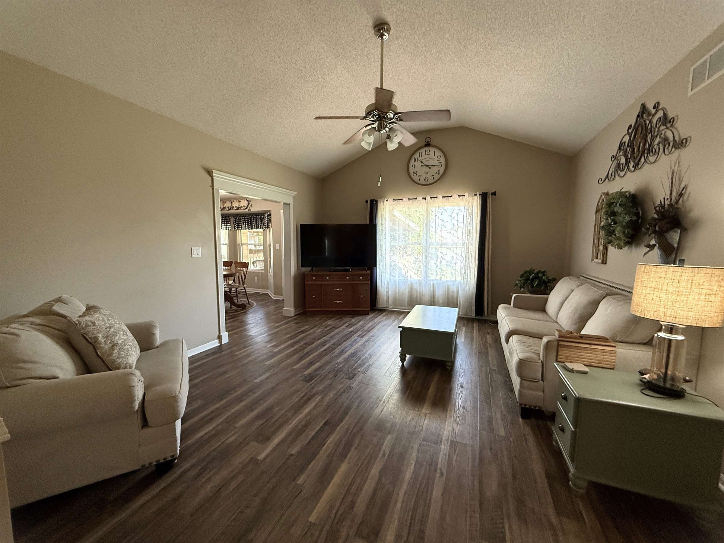 7408 SW 27th St, Topeka, KS 66614