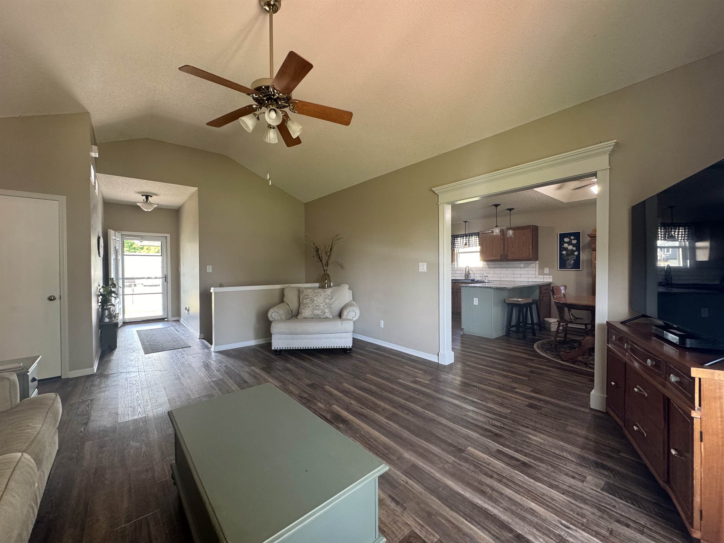 7408 SW 27th St, Topeka, KS 66614