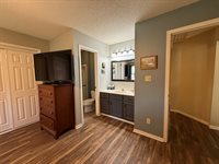 7408 SW 27th St, Topeka, KS 66614