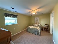 7408 SW 27th St, Topeka, KS 66614