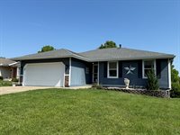 7408 SW 27th St, Topeka, KS 66614