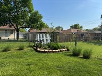 7408 SW 27th St, Topeka, KS 66614
