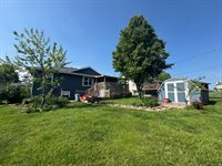 7408 SW 27th St, Topeka, KS 66614