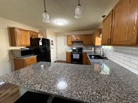 7408 SW 27th St, Topeka, KS 66614