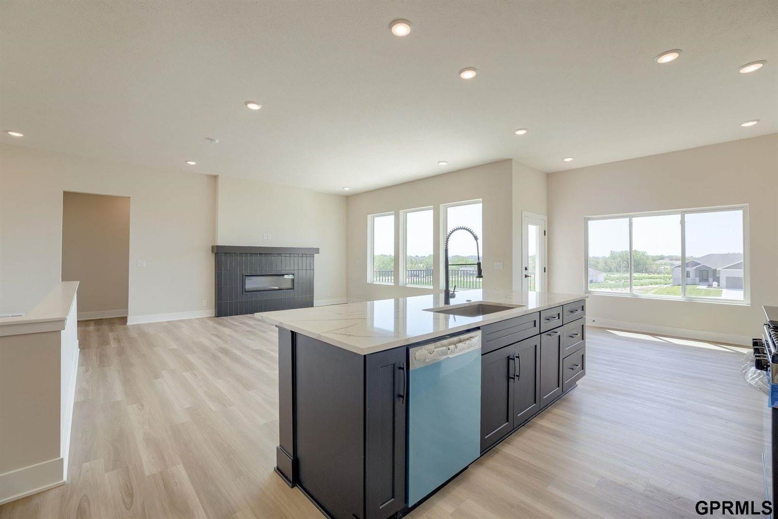 20137 R Street, Omaha, NE 68135