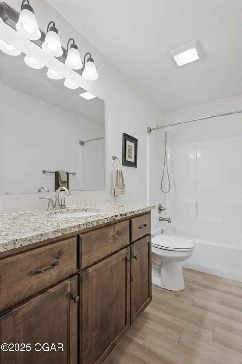 951 Lakeview Drive, Webb City, MO 64870