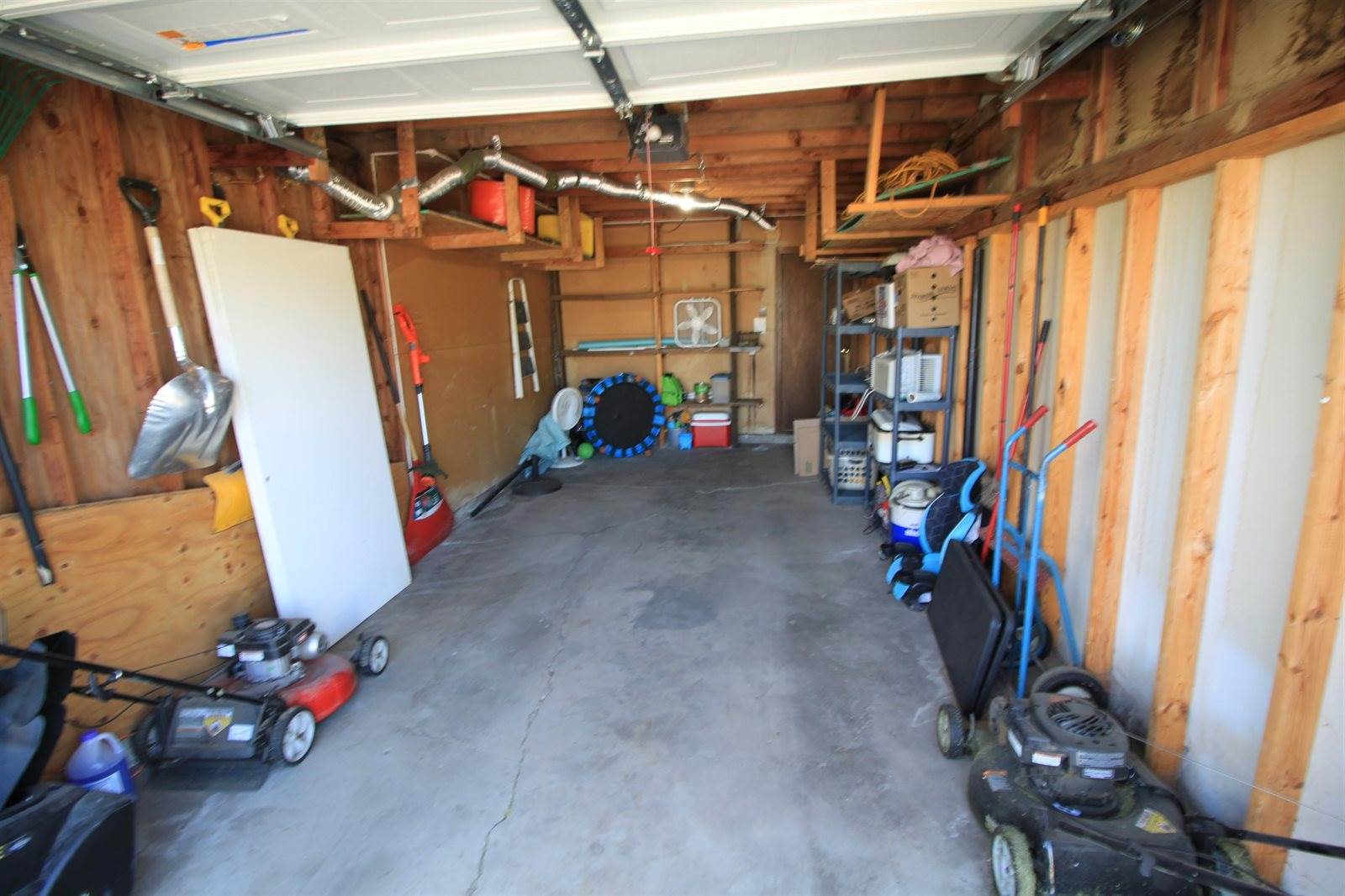 909A 21st Ave NW, Minot, ND 58703