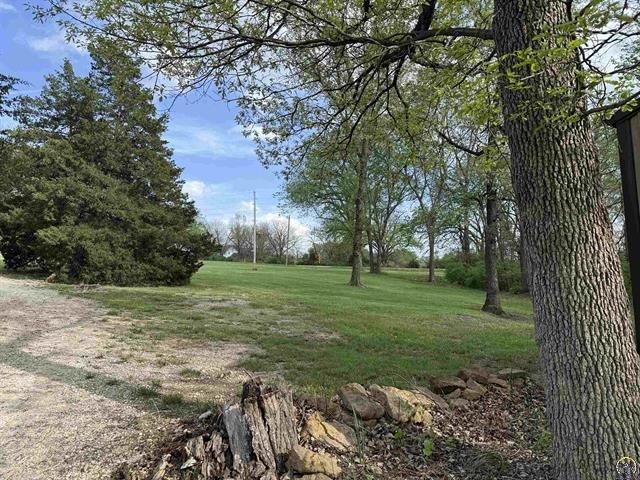 9445 Deer Trail Rd, Hoyt, KS 66440