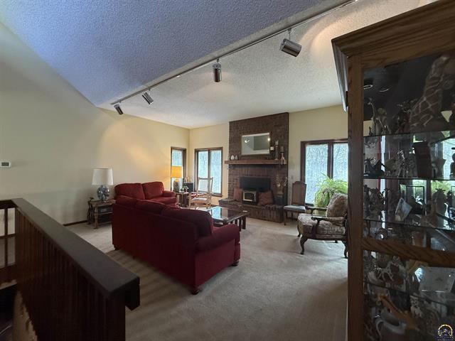 9445 Deer Trail Rd, Hoyt, KS 66440