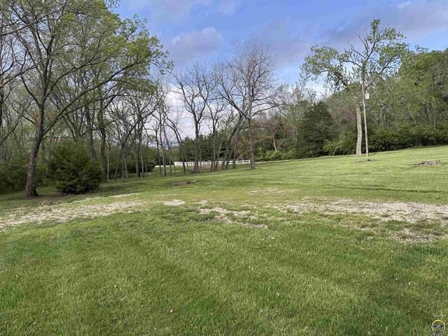 9445 Deer Trail Rd, Hoyt, KS 66440