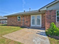 203 East Chicago Street, Shawnee, OK 74804