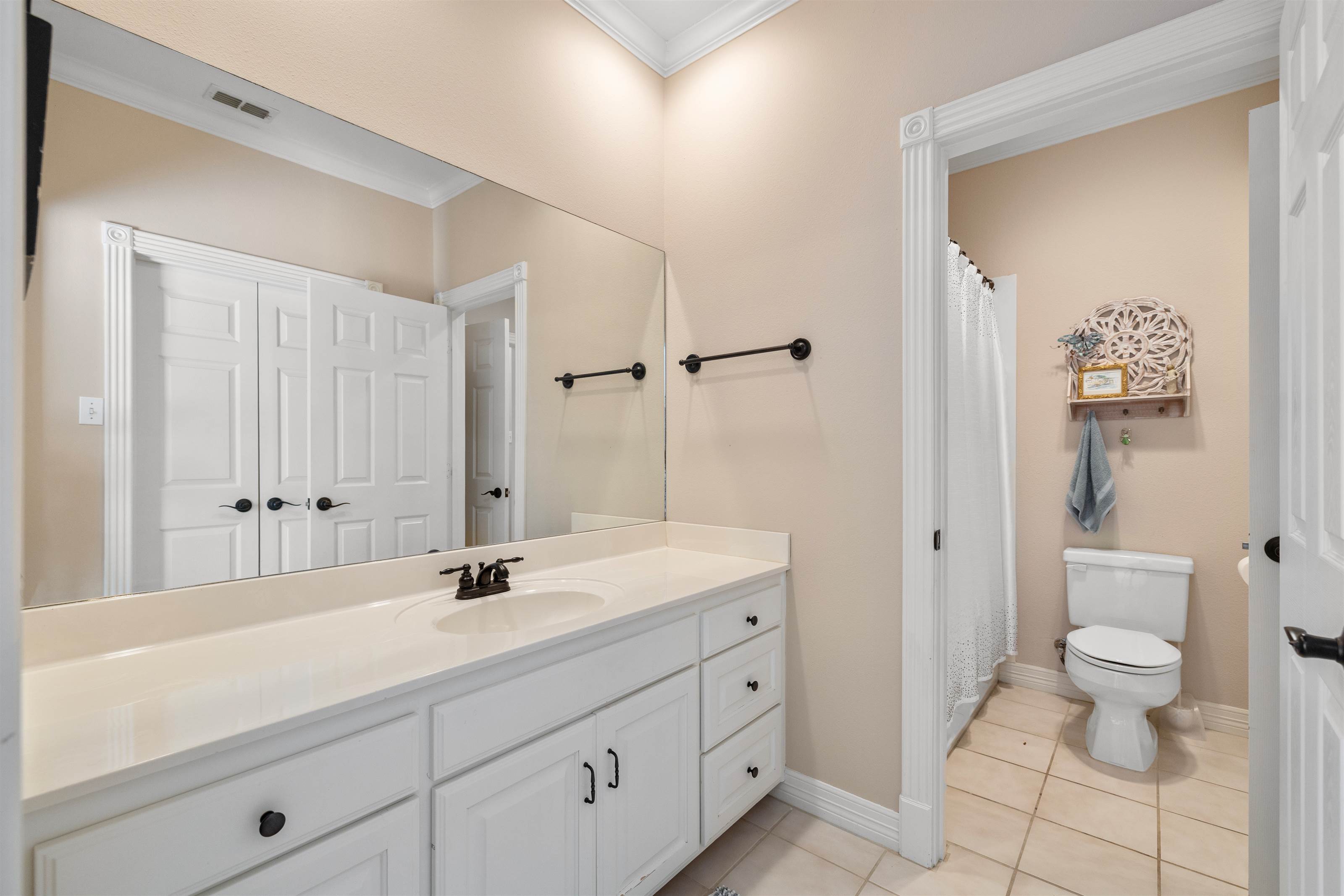 2213 Woodlands Drive, Tyler, TX 75703