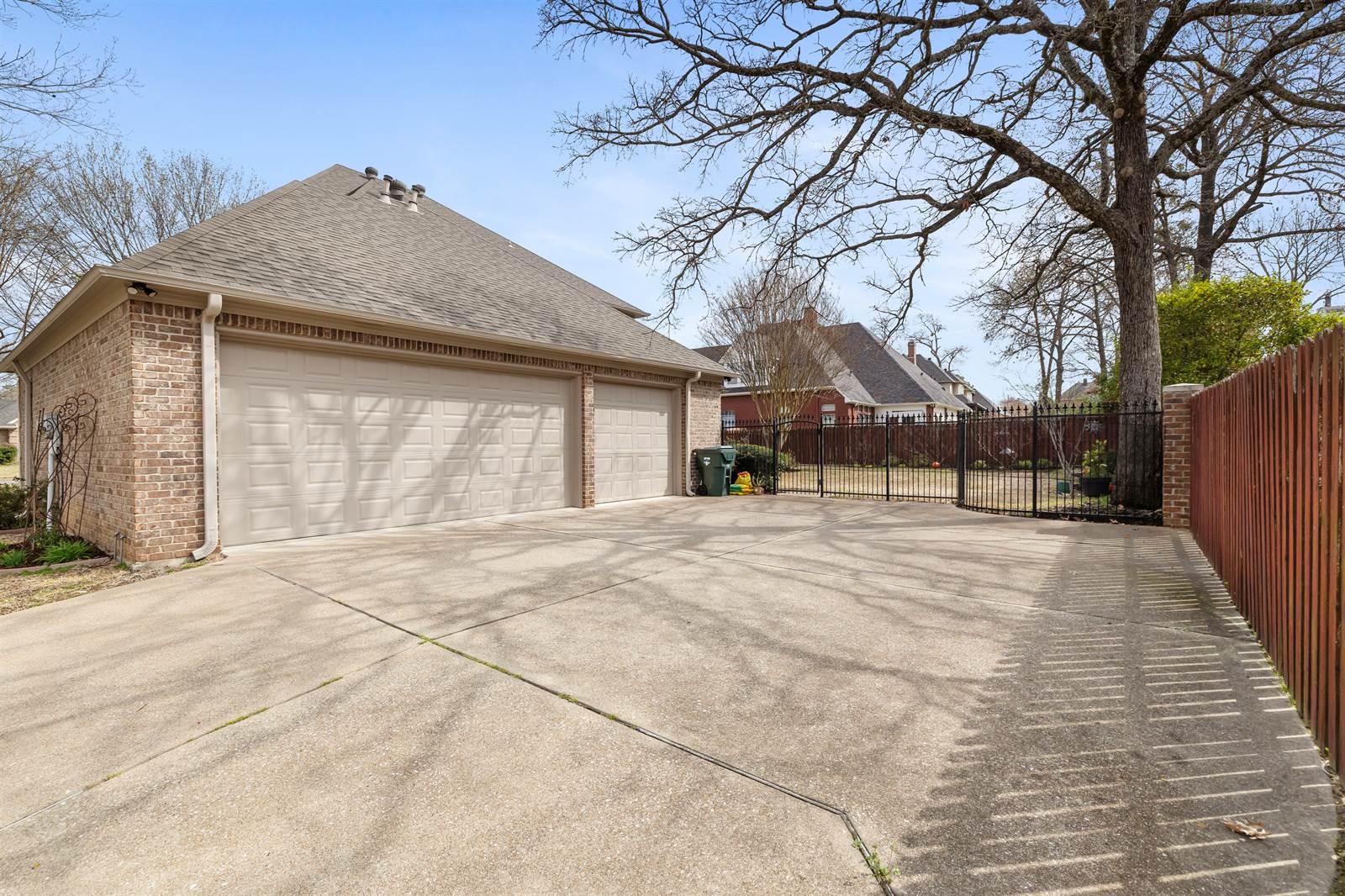 2213 Woodlands Drive, Tyler, TX 75703