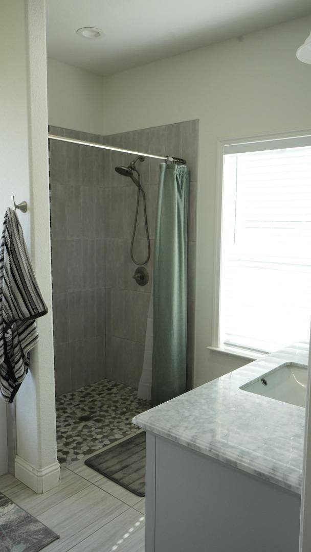 496 Northwood ST, Escalon, CA 95320