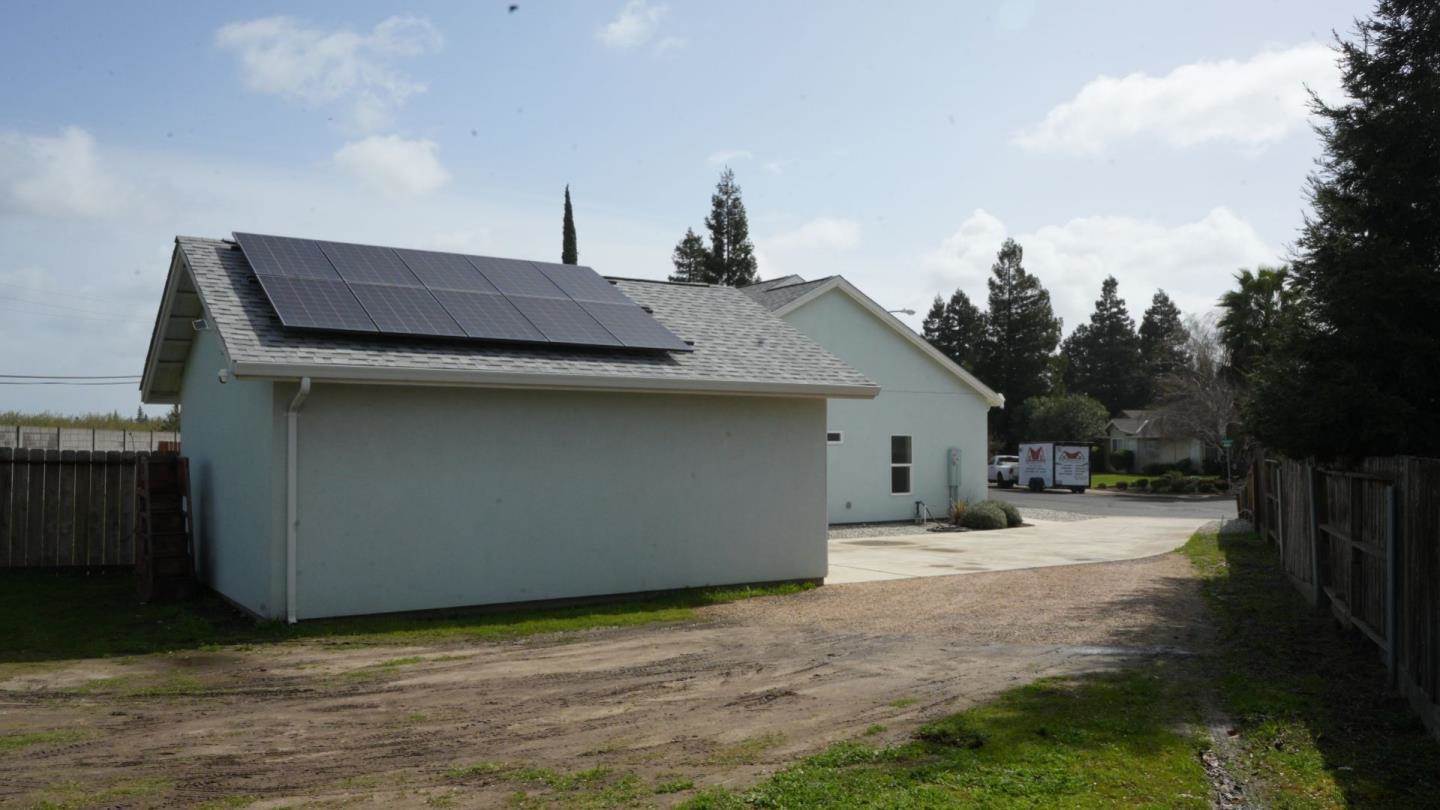 496 Northwood ST, Escalon, CA 95320