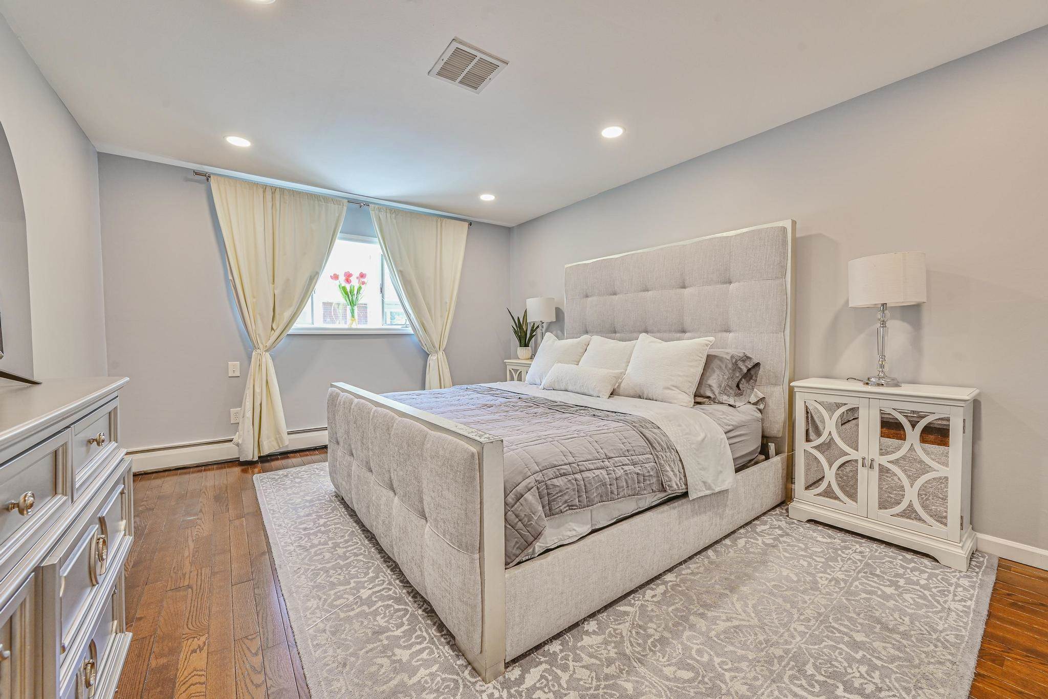 2 Boat Lane, Port Washington, NY 11050