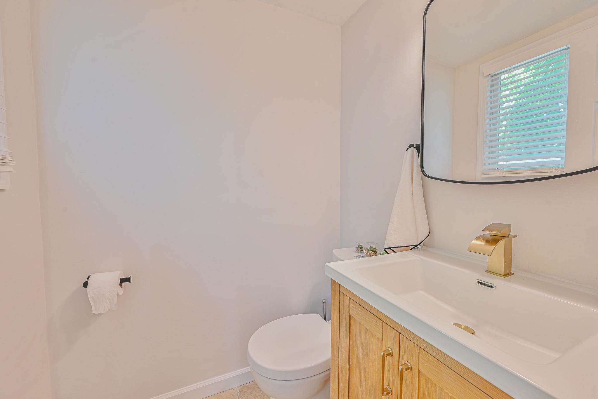 2 Boat Lane, Port Washington, NY 11050