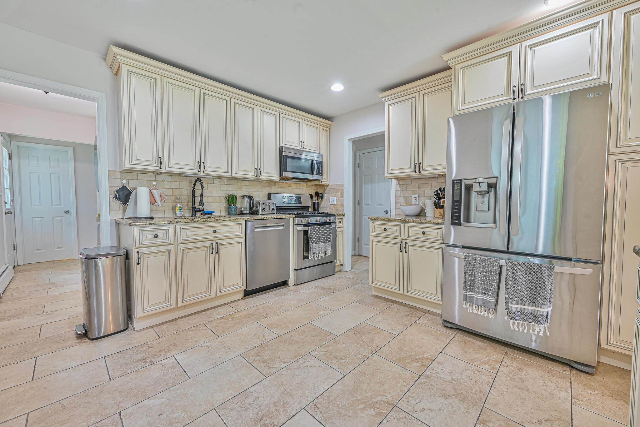 2 Boat Lane, Port Washington, NY 11050