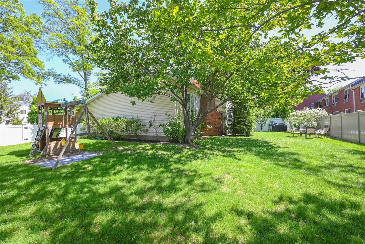 2 Boat Lane, Port Washington, NY 11050