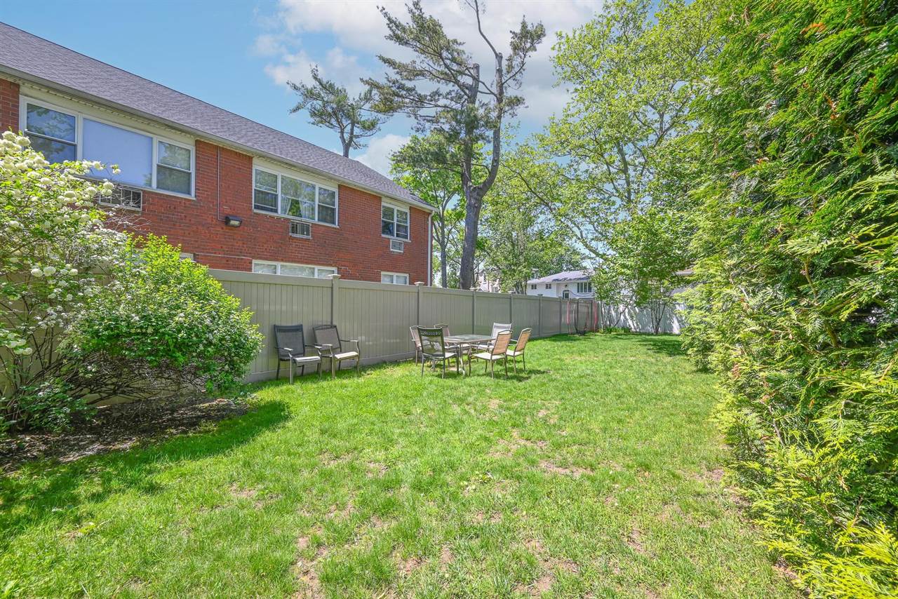 2 Boat Lane, Port Washington, NY 11050