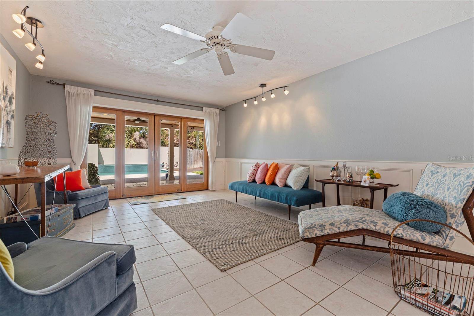 7235 Sunshine Drive S, St Petersburg, FL 33705